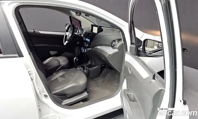 Chevrolet Spark 2015 1.0 автомат (гидро), миниатюра 11