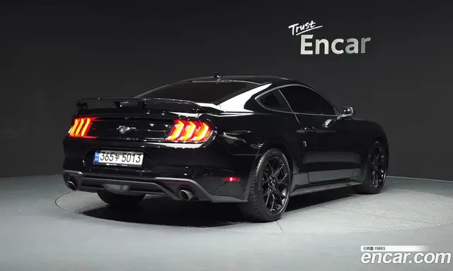 Ford Mustang 2022 2.3 автомат (гидро), миниатюра 2