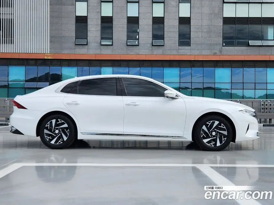 Hyundai Grandeur 2022 2.4 автомат (гидро), фото 4