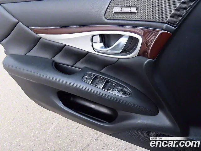 Infiniti Q70 2015 3.7 автомат (гидро), миниатюра 11 Infiniti Q70 2015 3.7 автомат (гидро), миниатюра 11