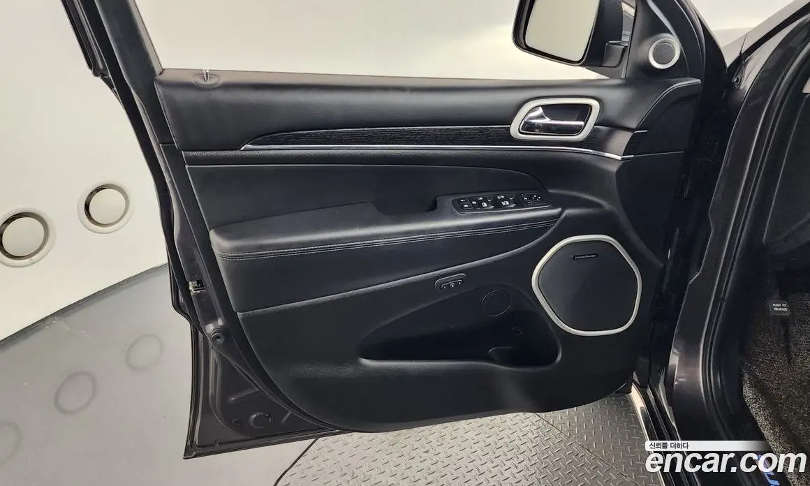 Jeep Cherokee 2019 3.6 автомат (гидро), фото 14