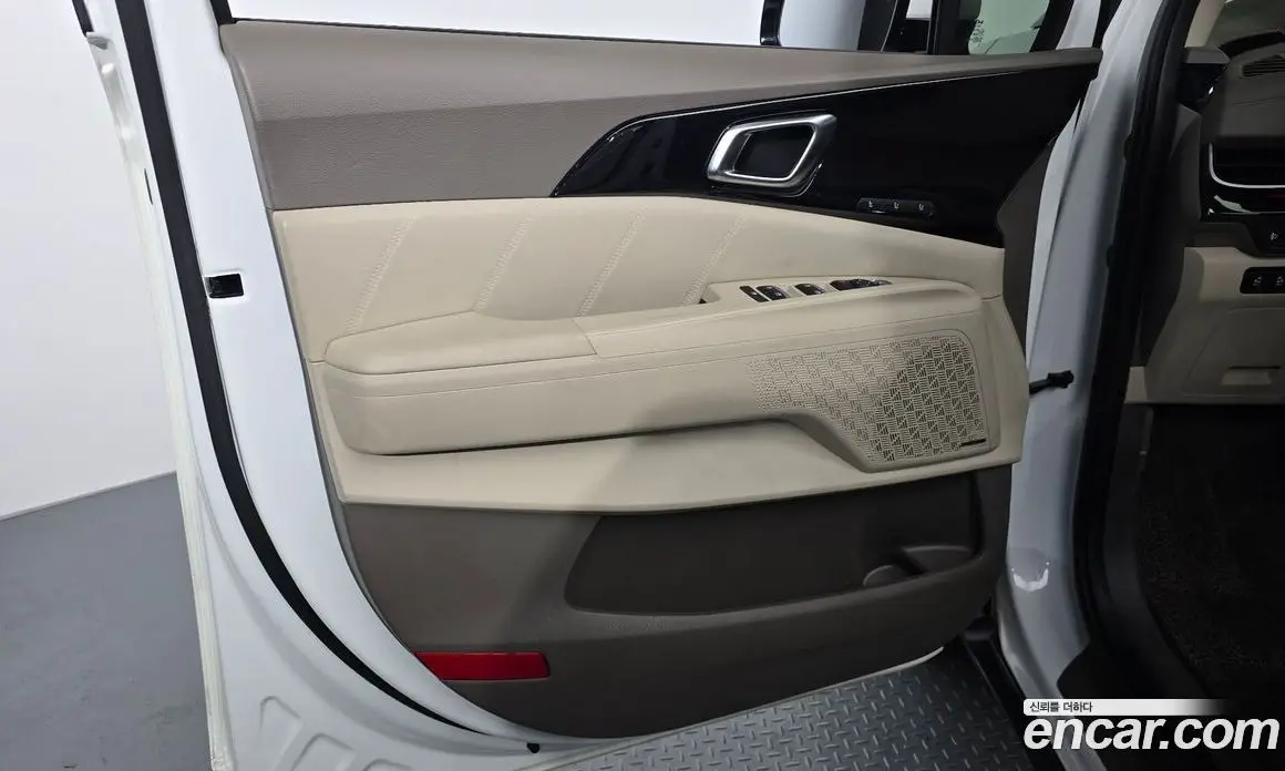 Kia Carnival 2024 1.6 автомат (гидро), фото 13