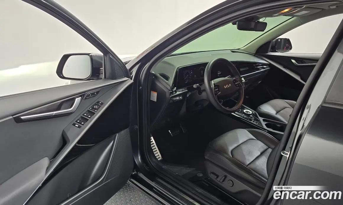 Kia Niro 2022 0.1 автомат (гидро), фото 13