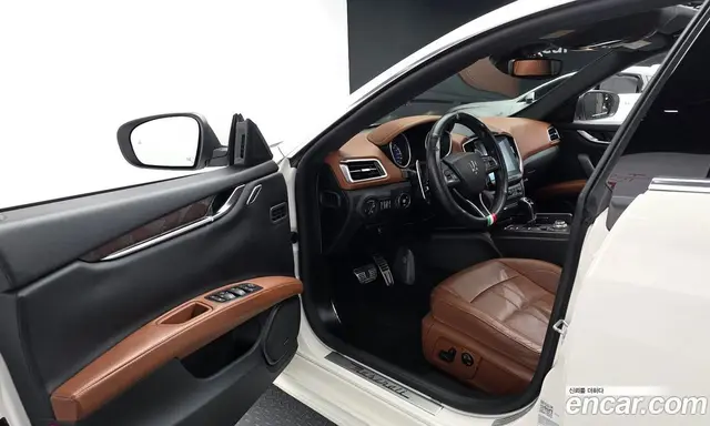 Maserati Ghibli 2017 3.0 автомат (гидро), миниатюра 10 Maserati Ghibli 2017 3.0 автомат (гидро), миниатюра 10