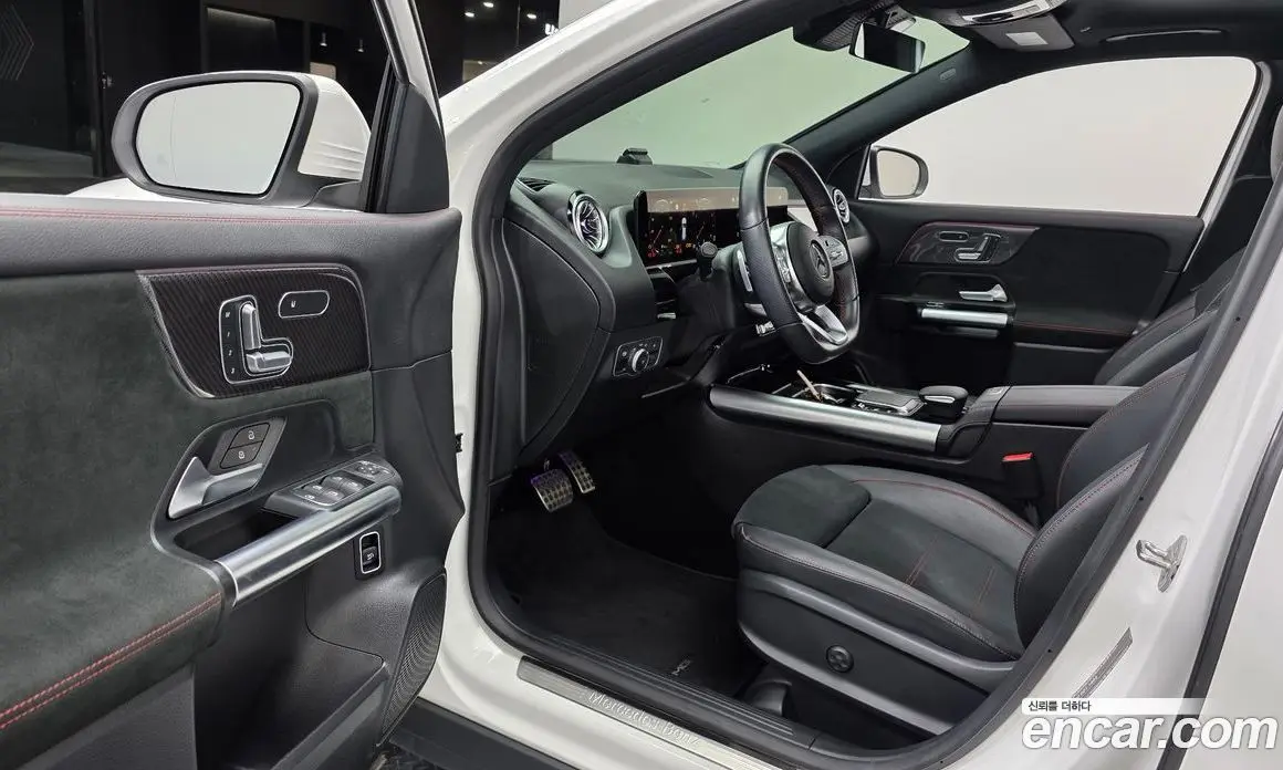 Mercedes-Benz GLA-Class 2023 2.0 автомат (гидро), фото 12