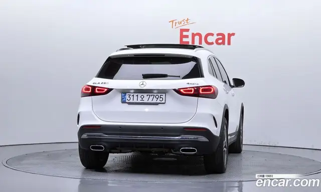 Mercedes-Benz GLA-Class 2023 2.0 автомат (гидро), миниатюра 3