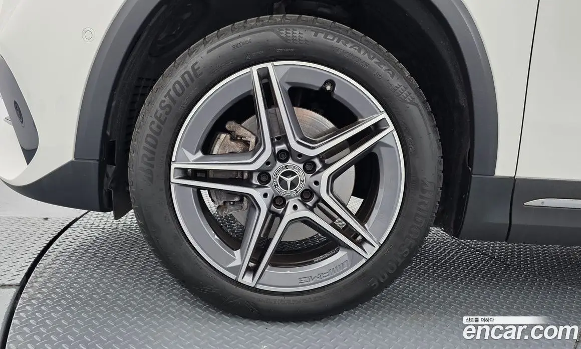 Mercedes-Benz GLA-Class 2023 2.0 автомат (гидро), фото 4