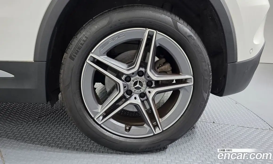Mercedes-Benz GLA-Class 2023 2.0 автомат (гидро), фото 6