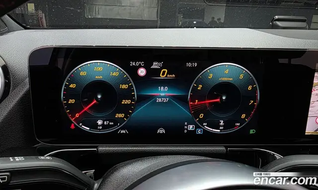 Mercedes-Benz GLA-Class 2023 2.0 автомат (гидро), миниатюра 10