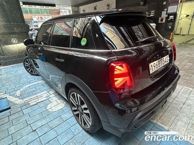 Mini Cooper 2024 2.0 автомат (гидро), миниатюра 5