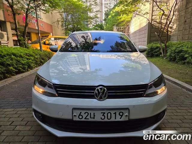 Volkswagen Jetta 2013 2.0 автомат (гидро), миниатюра 3
