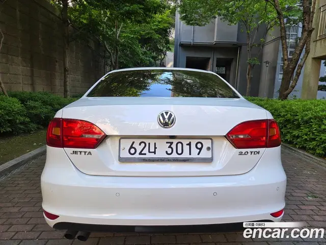 Volkswagen Jetta 2013 2.0 автомат (гидро), миниатюра 6