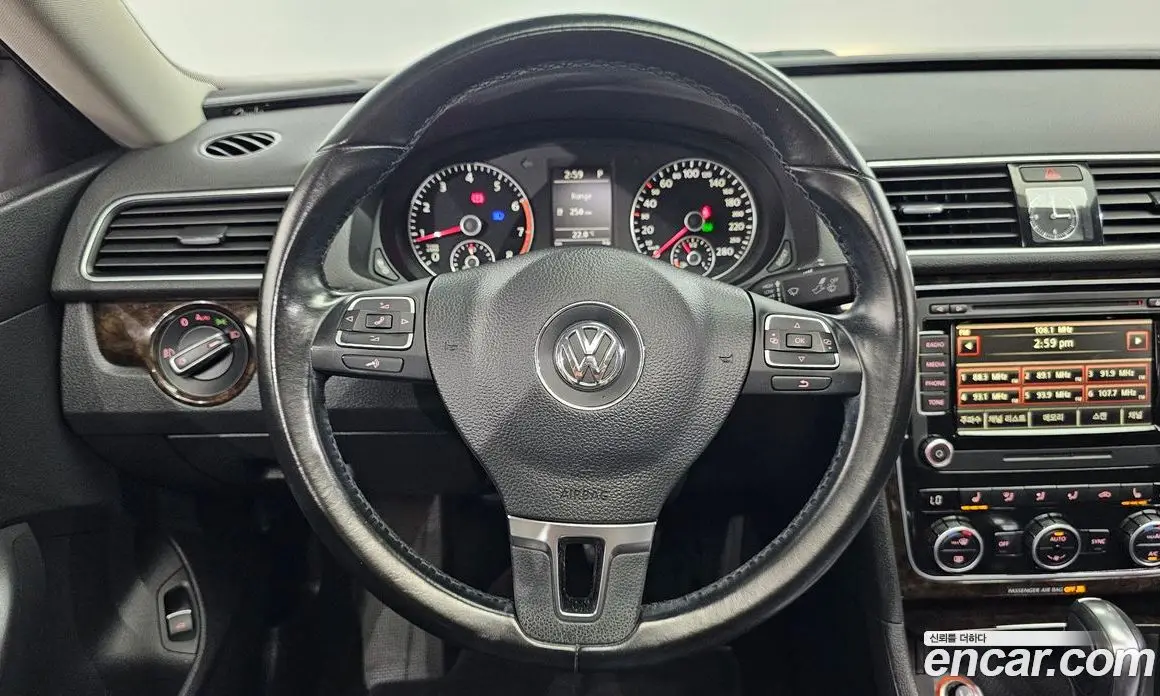 Volkswagen Passat 2015 1.8 автомат (гидро), фото 13