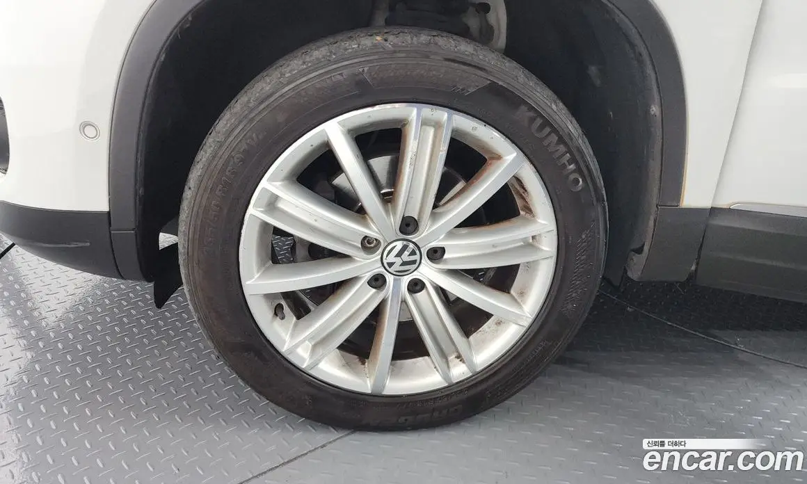 Volkswagen Tiguan 2015 2.0 автомат (гидро), фото 5