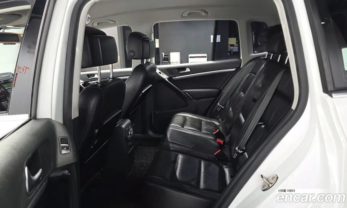 Volkswagen Tiguan 2015 2.0 автомат (гидро), фото 11
