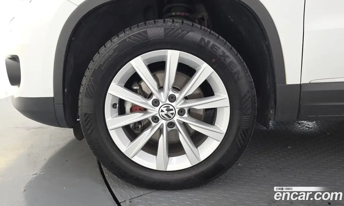 Volkswagen Tiguan 2015 2.0 автомат (гидро), фото 5