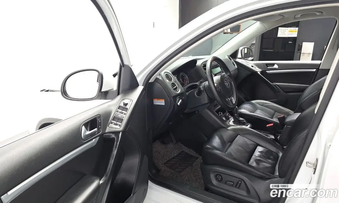 Volkswagen Tiguan 2015 2.0 автомат (гидро), фото 10