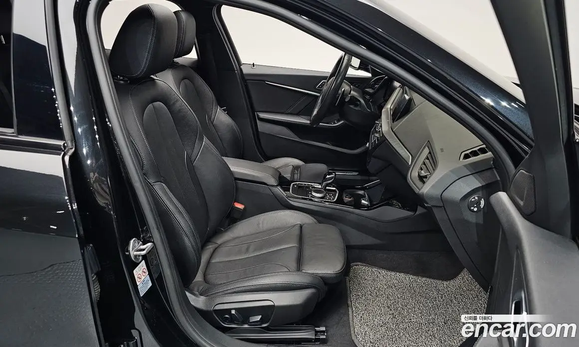 BMW 1 серия 2022 2.0 автомат (гидро), фото 16