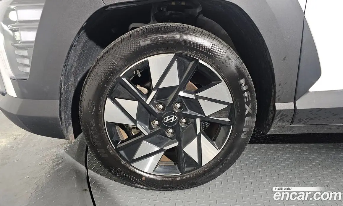 Hyundai Kona 2024 1.6 автомат (гидро), фото 5