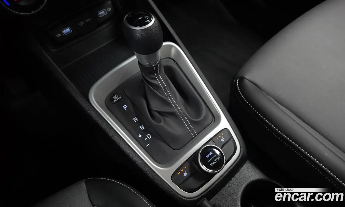Hyundai Venue 2022 1.6 автомат (гидро), фото 12