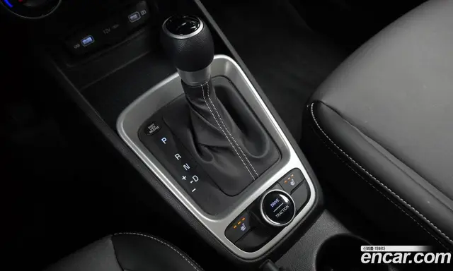 Hyundai Venue 2022 1.6 автомат (гидро), миниатюра 12