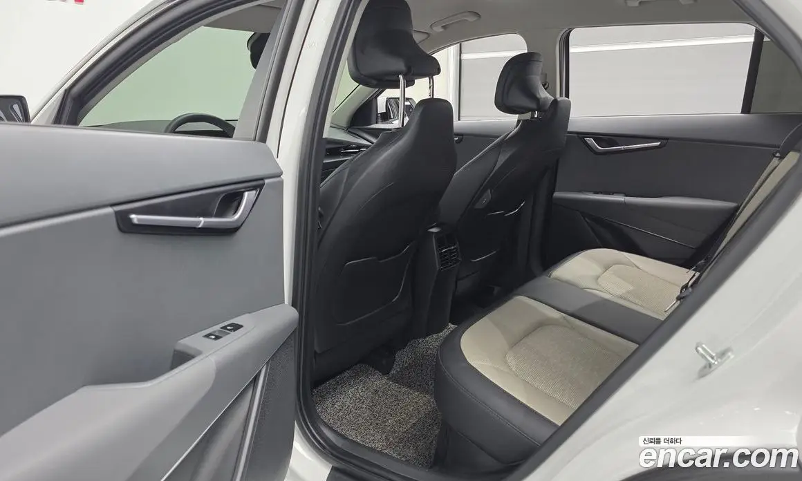 Kia Niro 2022 1.6 автомат (гидро), фото 15