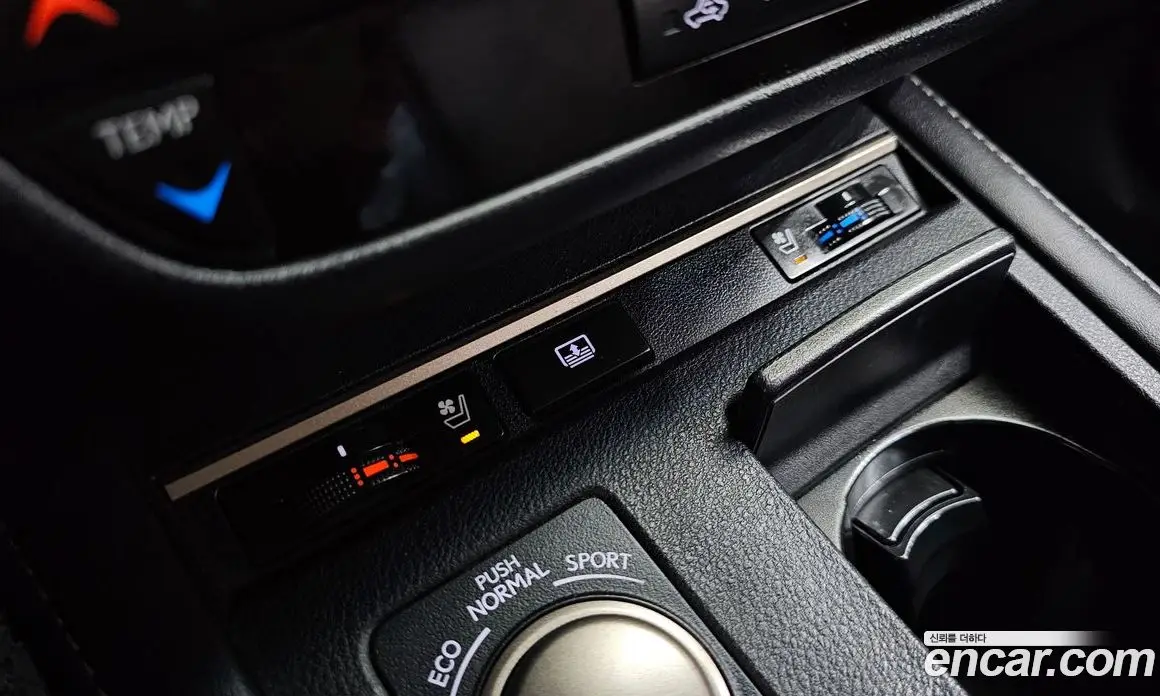 Lexus ES 2015 2.5 автомат (гидро), фото 16 Lexus ES 2015 2.5 автомат (гидро), фото 16