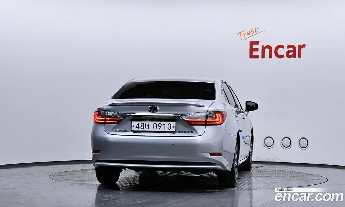 Lexus ES 2015 2.5 автомат (гидро), фото 4 Lexus ES 2015 2.5 автомат (гидро), фото 4