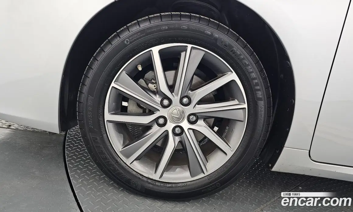 Lexus ES 2015 2.5 автомат (гидро), фото 5 Lexus ES 2015 2.5 автомат (гидро), фото 5