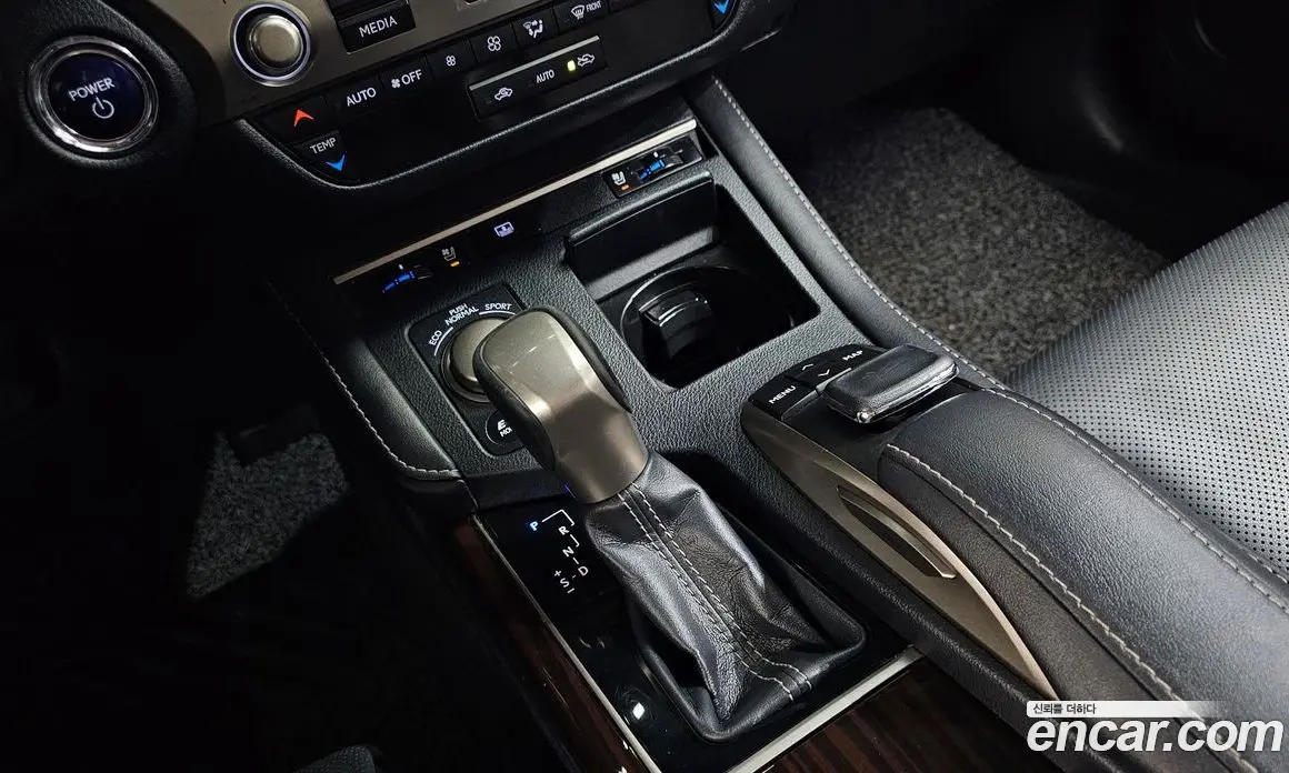 Lexus ES 2015 2.5 автомат (гидро), фото 9 Lexus ES 2015 2.5 автомат (гидро), фото 9