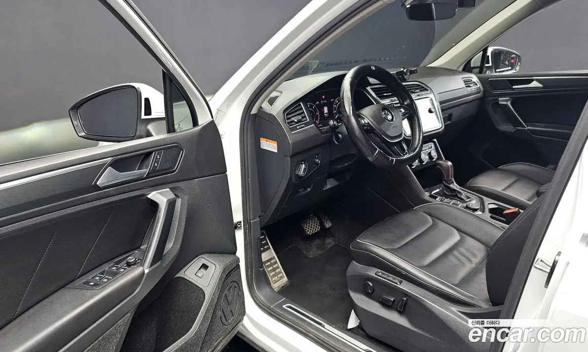 Volkswagen Tiguan 2018 2.0 автомат (гидро), фото 13
