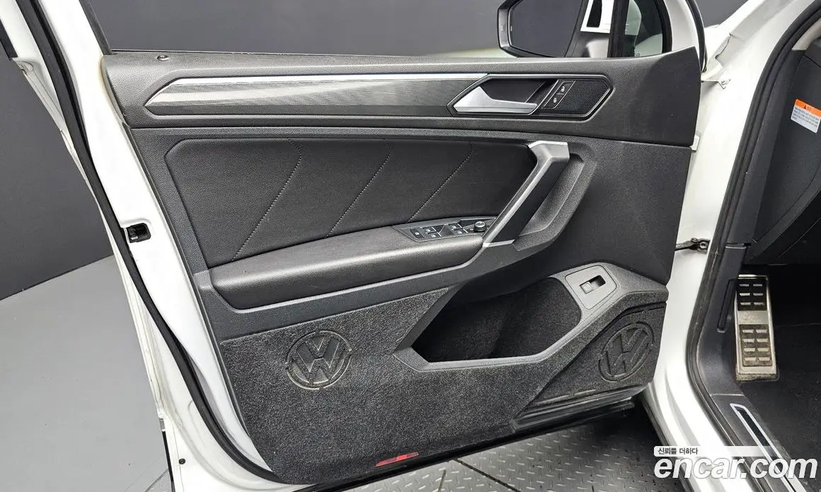 Volkswagen Tiguan 2018 2.0 автомат (гидро), фото 14
