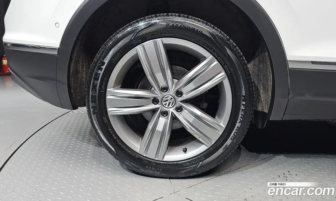 Volkswagen Tiguan 2018 2.0 автомат (гидро), фото 5