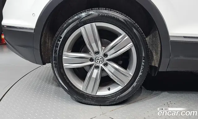 Volkswagen Tiguan 2018 2.0 автомат (гидро), миниатюра 5