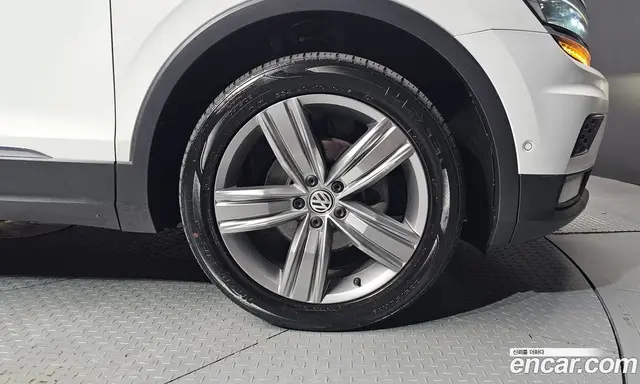 Volkswagen Tiguan 2018 2.0 автомат (гидро), миниатюра 7