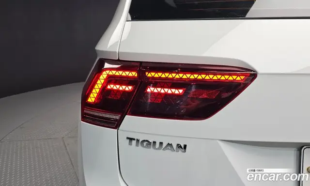 Volkswagen Tiguan 2018 2.0 автомат (гидро), миниатюра 9