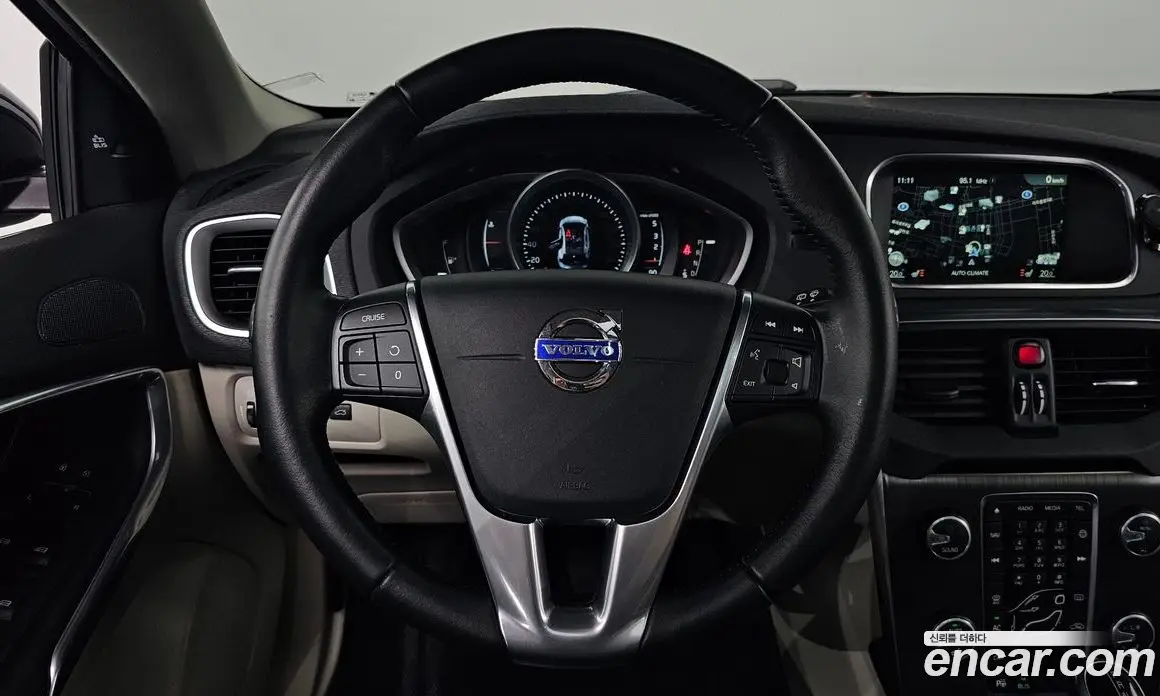 Volvo V40 2016 2.0 автомат (гидро), фото 12