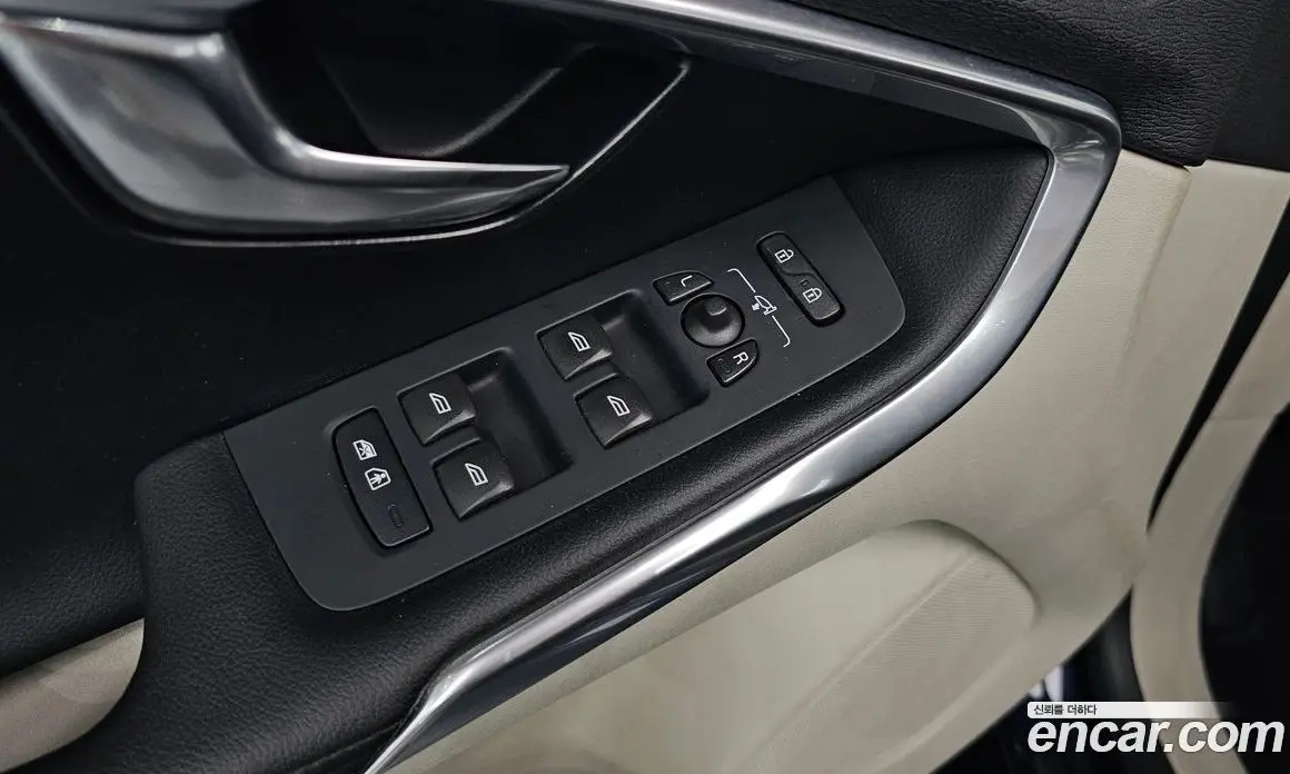 Volvo V40 2016 2.0 автомат (гидро), фото 18