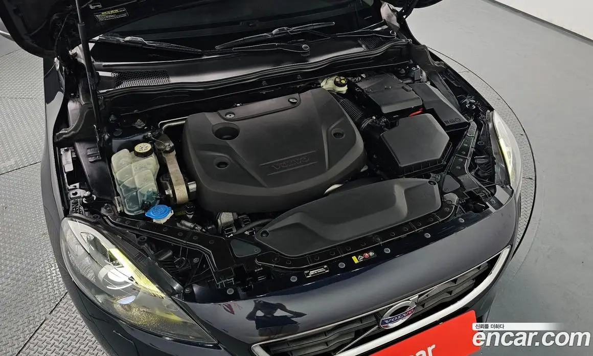 Volvo V40 2016 2.0 автомат (гидро), фото 6