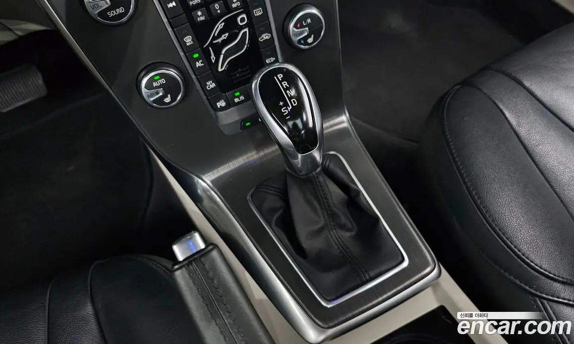 Volvo V40 2016 2.0 автомат (гидро), фото 9