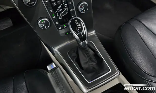 Volvo V40 2016 2.0 автомат (гидро), миниатюра 9