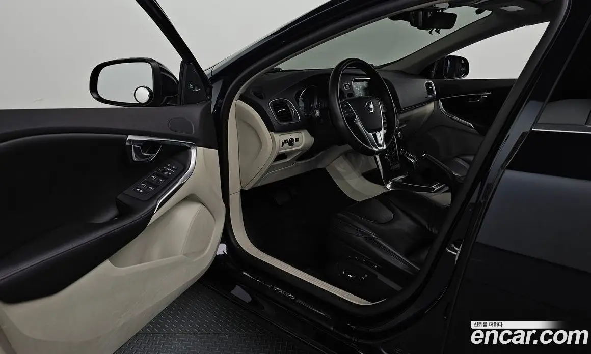 Volvo V40 2016 2.0 автомат (гидро), фото 10