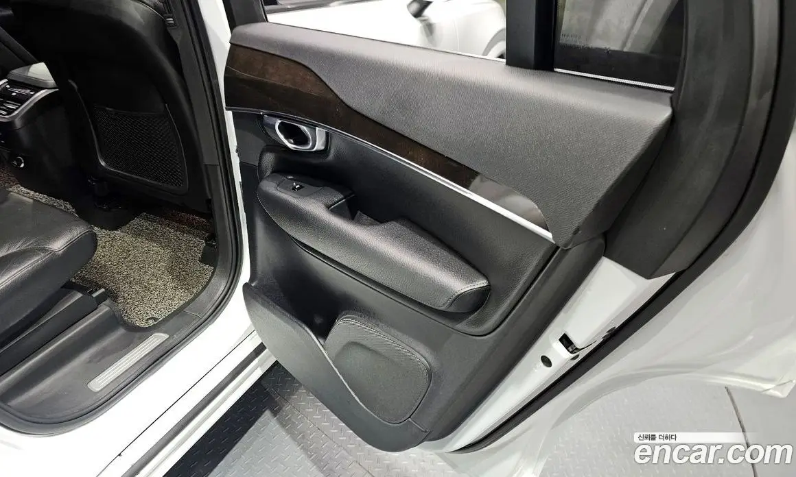Volvo XC90 2019 2.0 автомат (гидро), фото 32