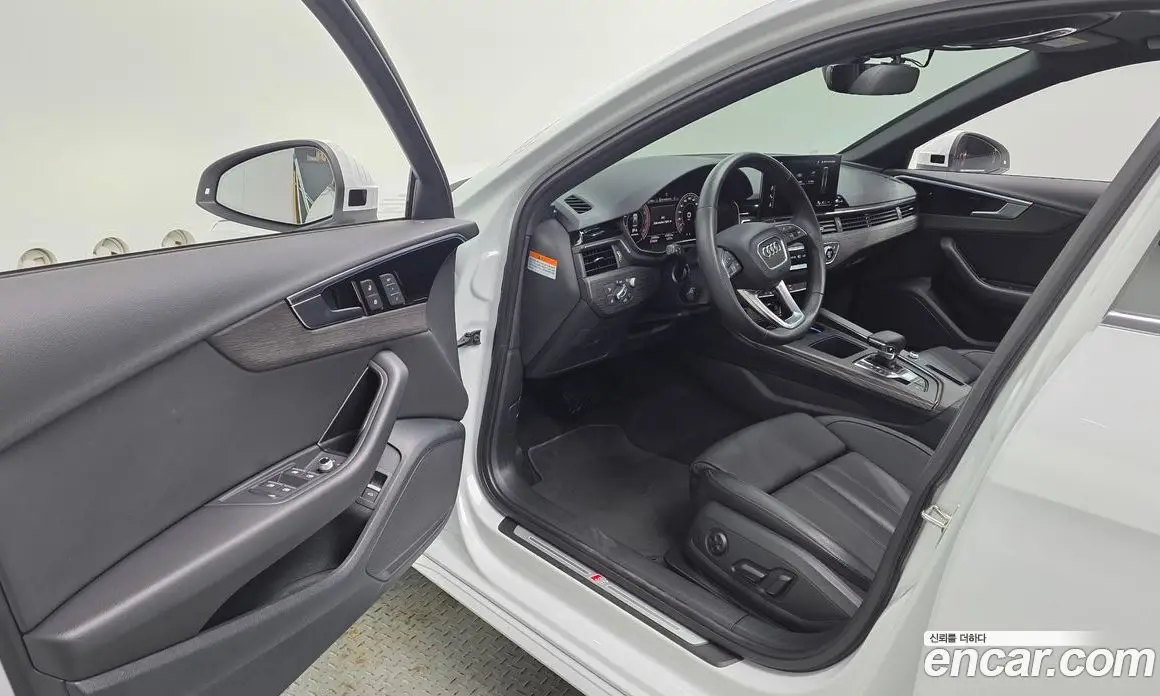Audi A4 2023 2.0 автомат (гидро), фото 13