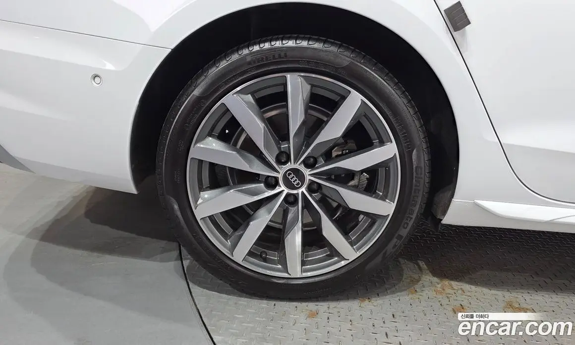 Audi A4 2023 2.0 автомат (гидро), фото 5