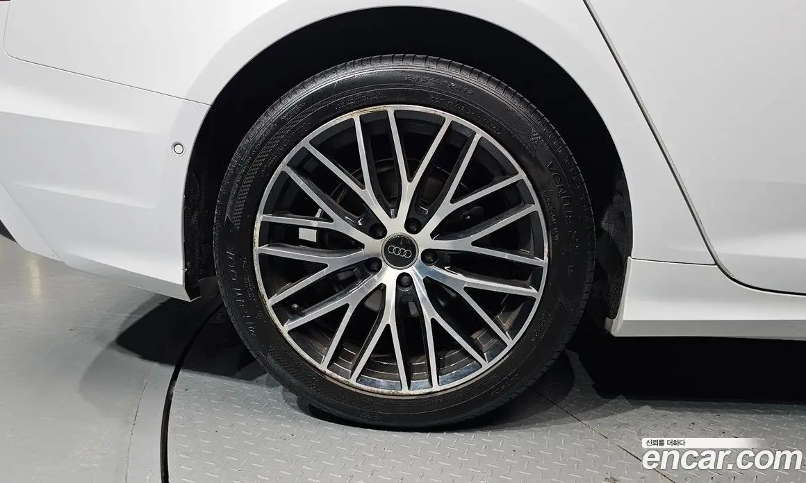 Audi A6 2020 2.0 автомат (гидро), фото 5