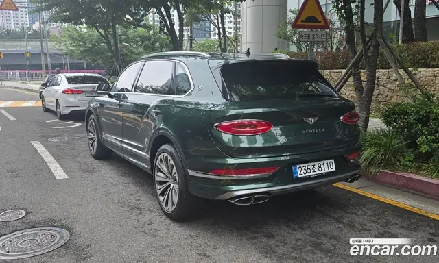 Bentley Bentayga 2025 4.0 автомат (гидро), миниатюра 2