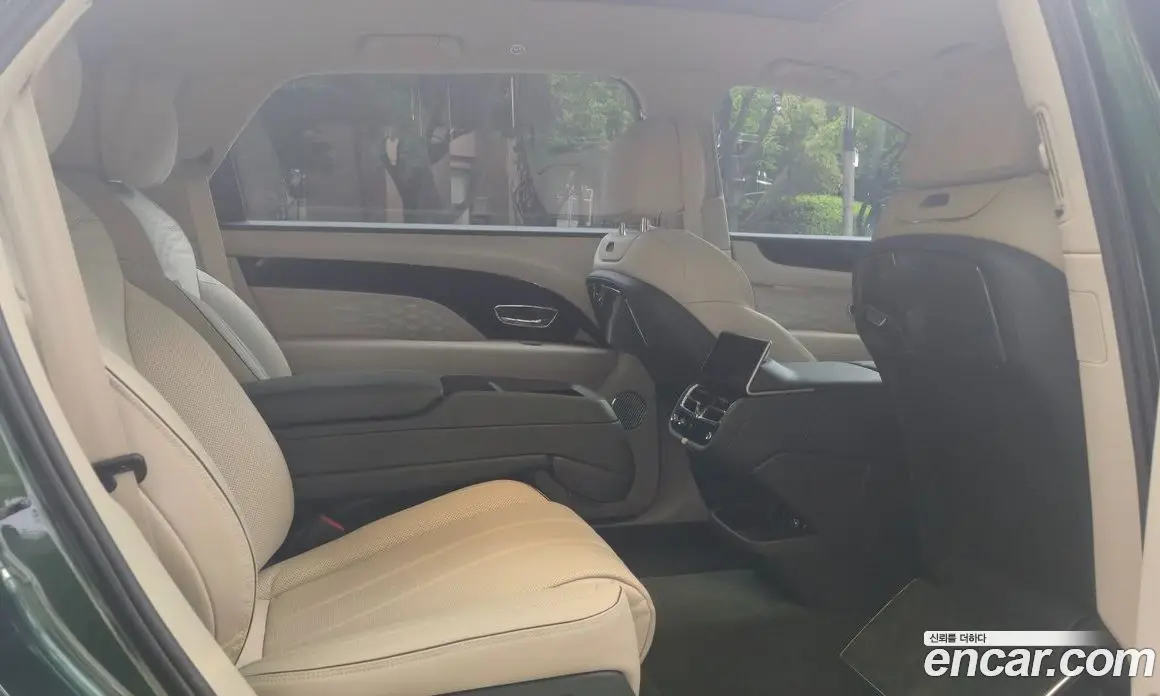 Bentley Bentayga 2025 4.0 автомат (гидро), фото 13