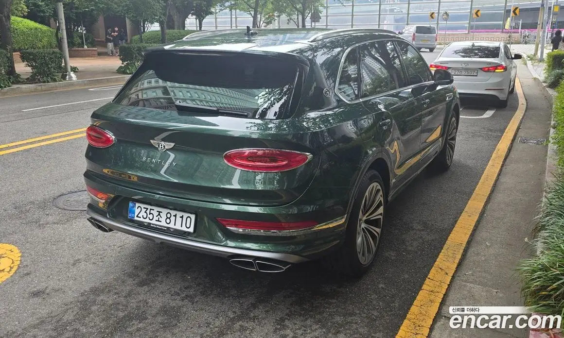 Bentley Bentayga 2025 4.0 автомат (гидро), фото 17