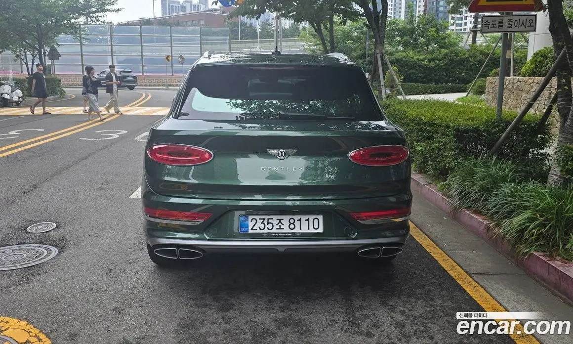 Bentley Bentayga 2025 4.0 автомат (гидро), фото 4